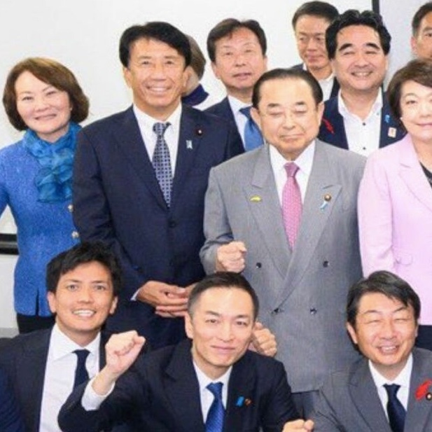 小泉進次郎陣営敗北記念写真に三原じゅん子氏写り方問題