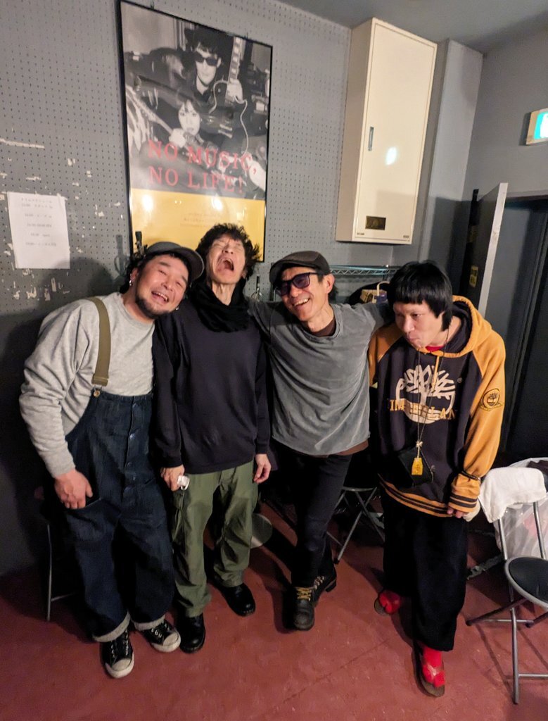 The ピーズ、ハルさんの還暦を祝う福岡ライブでファン熱狂