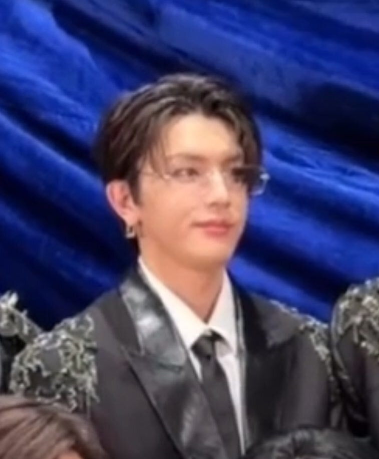 INI 髙塚大夢、リムレス姿にファン興奮！「ベストアーティスト2025」