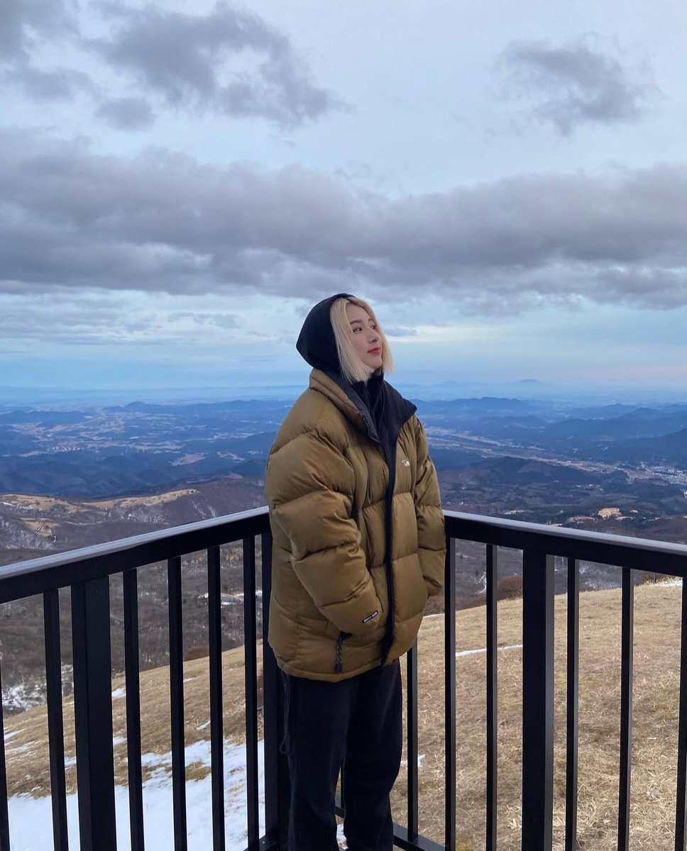 MOMOKA、金髪ボブで華麗に復活！