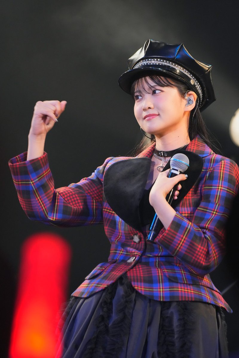 大西亜玖璃、水着姿も！新写真集でファンを魅了