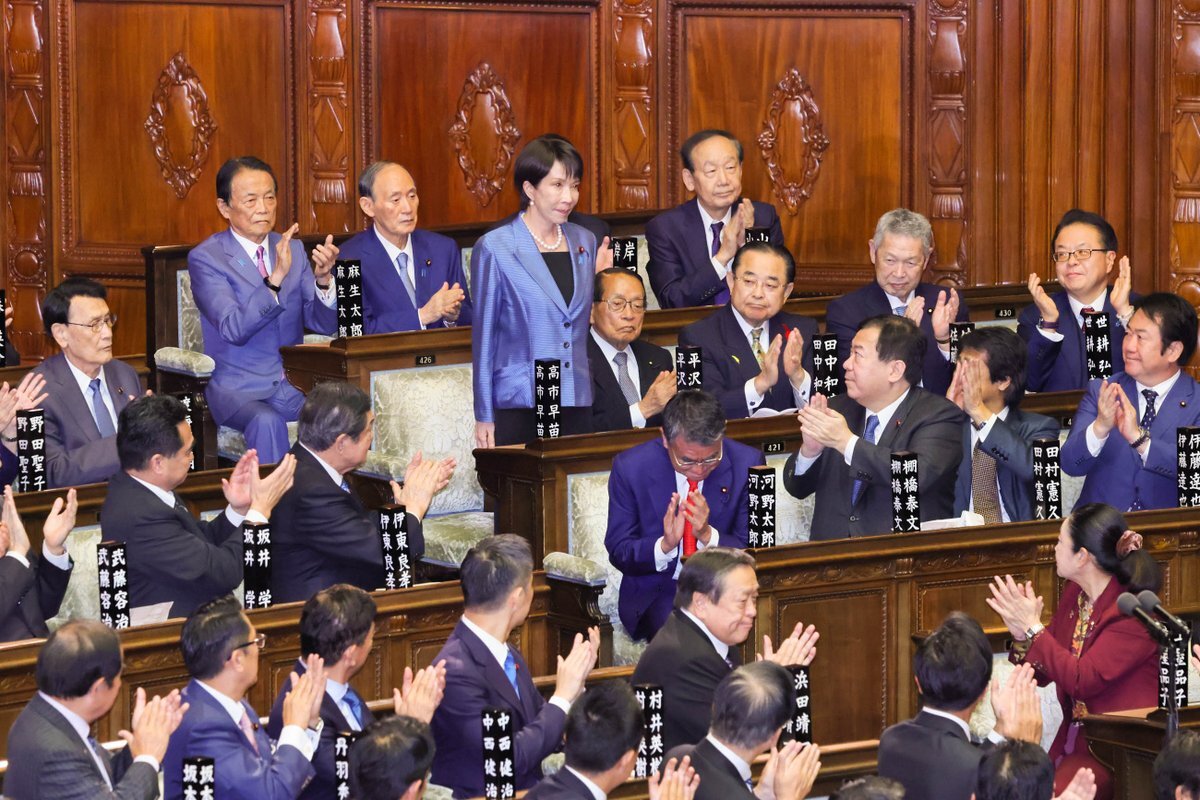 高市早苗氏、日本初の女性首相に就任