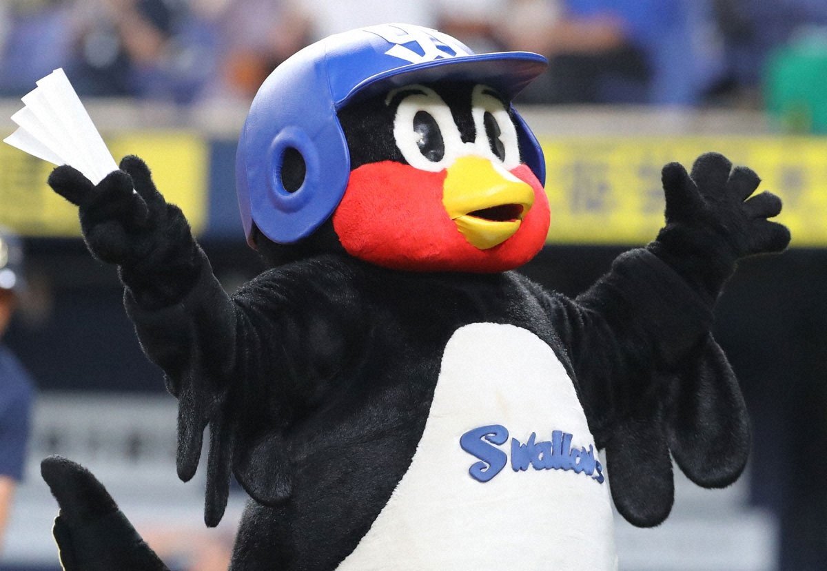 池山監督、つば九郎復活を宣言！ファン感謝デーで歓喜の声