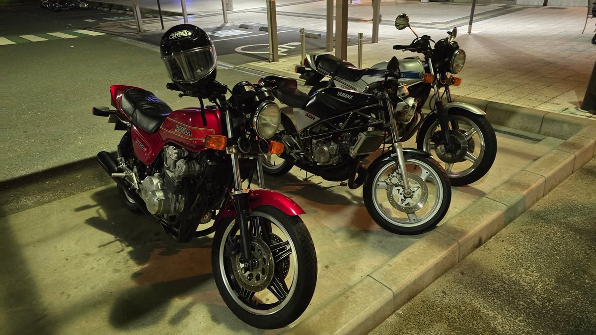 CB750F【 只今値下げ中】
RC04 旧車ブームで高騰中の70年代バイク 空冷4気筒エンジン搭載の