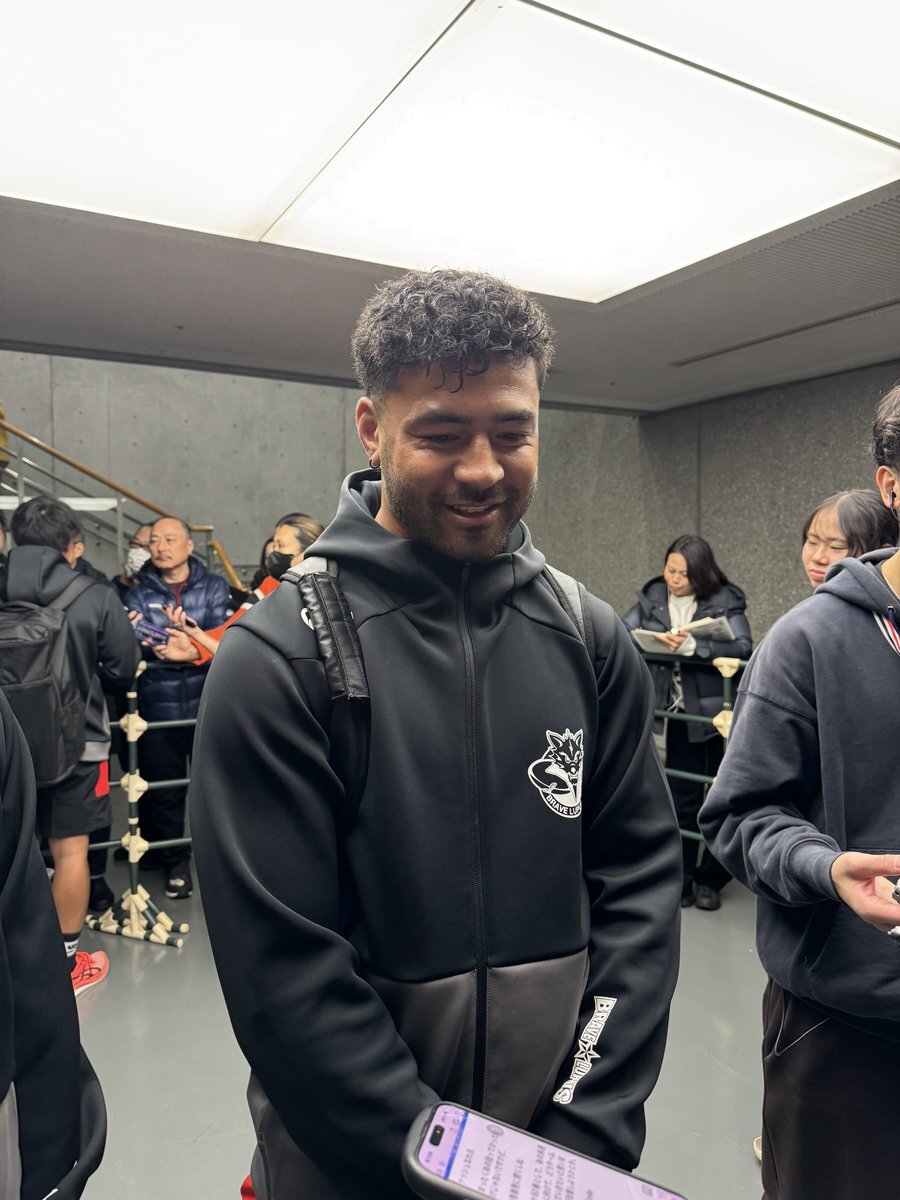 リッチー・モウンガ選手、ファンからパフォーマンスへの期待と疑問の声