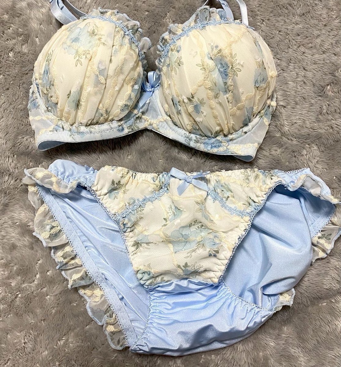 私のお姉ちゃんの使用済み下着