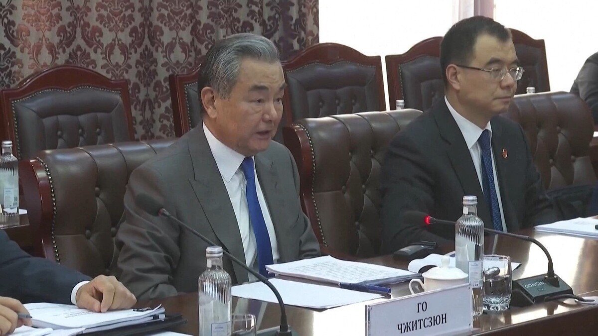 中国外相、タジキスタンで日本を名指し批判「軍国主義の復活許さない」