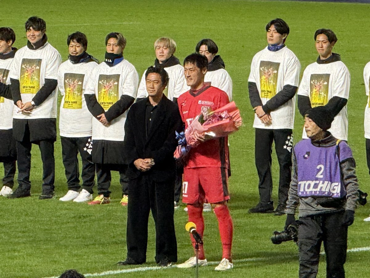 香川真司、丹野研太引退セレモニーにサプライズ登場！ 感動の声