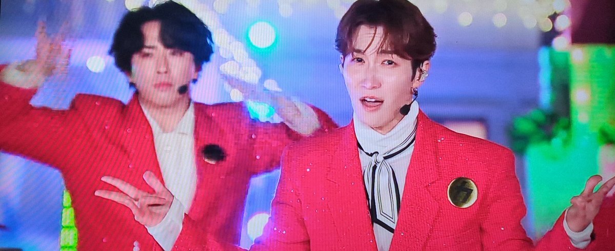 SnowManゆり組、ブーツインスタイルでファンを魅了！