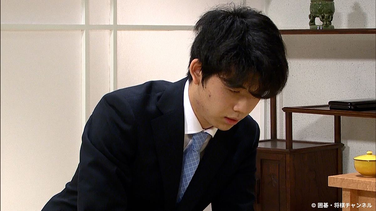 藤井聡太さん　デジタル置時計 シルバー 藤井聡太さん デジタル置時計 シルバー - メルカリ