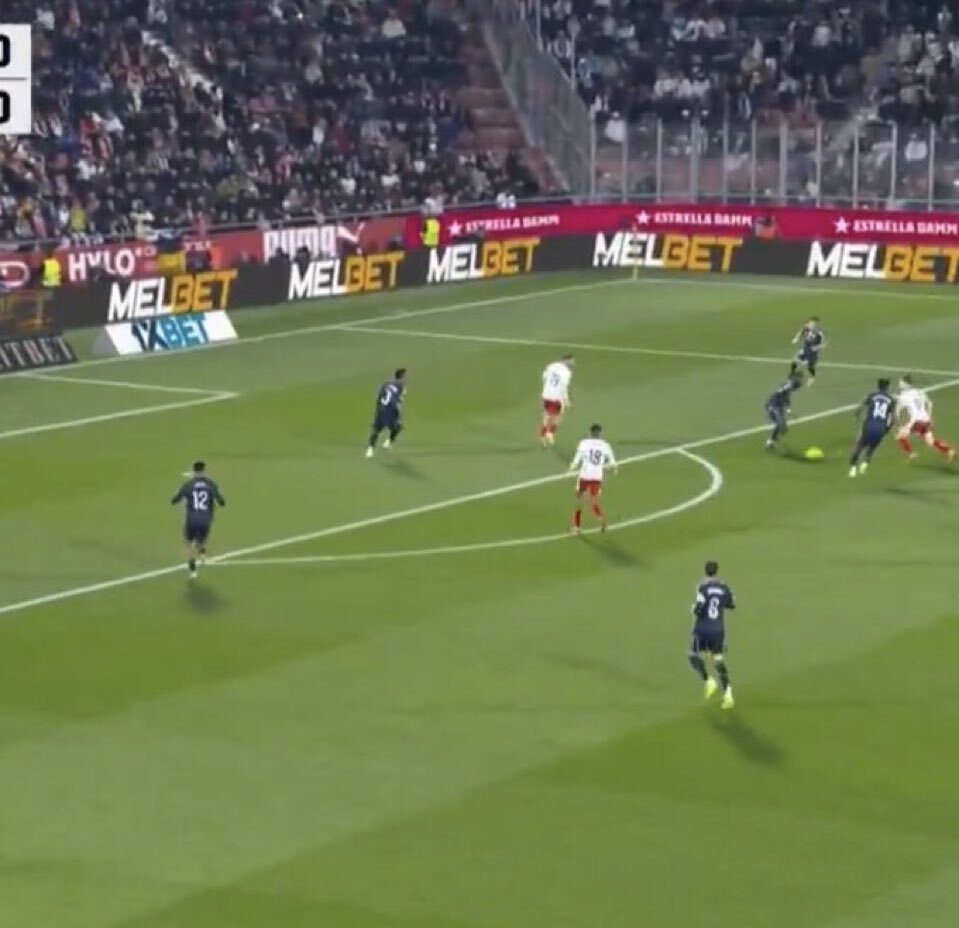 トレント、クロス精度と守備力でファンを魅了