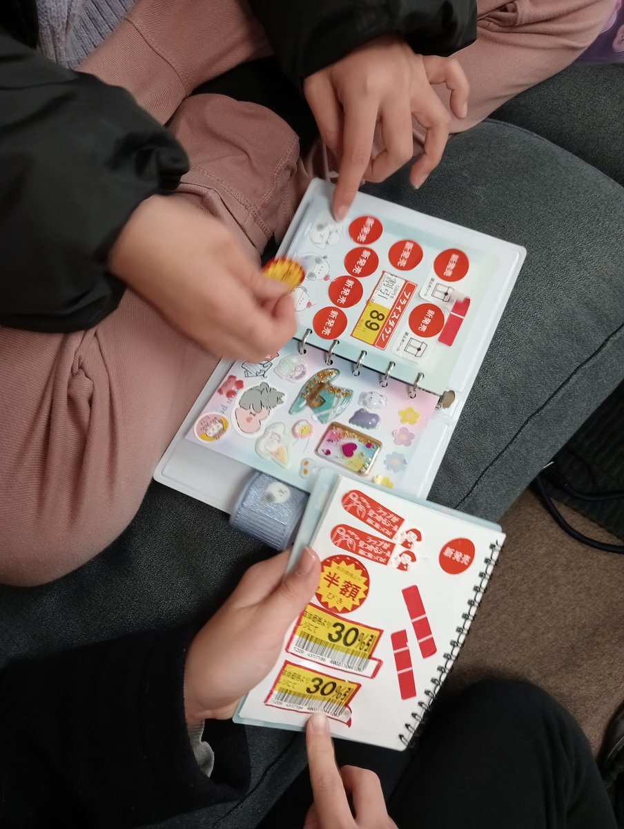 半額シールに沸くSNS！喜びの声やユーモアあふれる投稿も