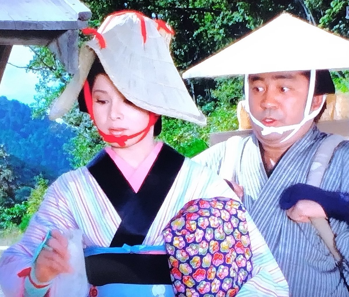 時代劇にでたこともある昔の花瓶だそうです 時代劇にでたこともある昔の花瓶だそうです