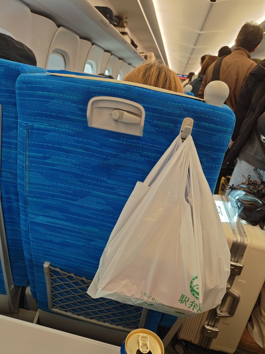三連休初日、新幹線自由席は激混み！投稿者たちは「座れなかった」「デッキで立って2時間」