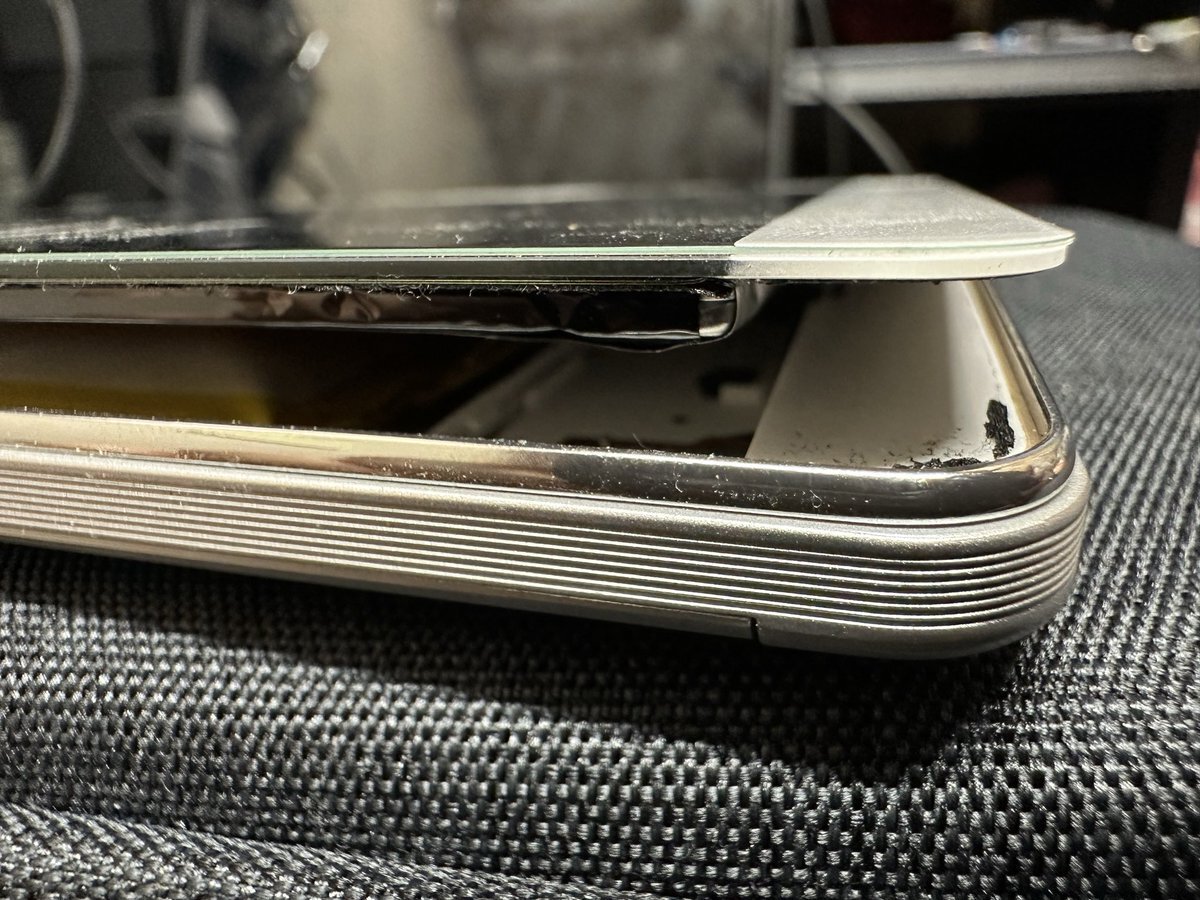 PU素材、加水分解でこんなに劣化する？