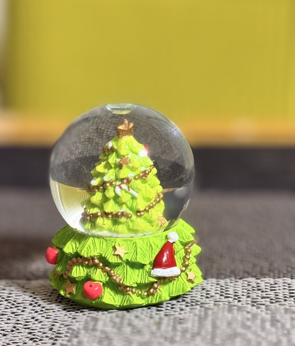 クリスマスイブ、SNSで過ごす人々の様子