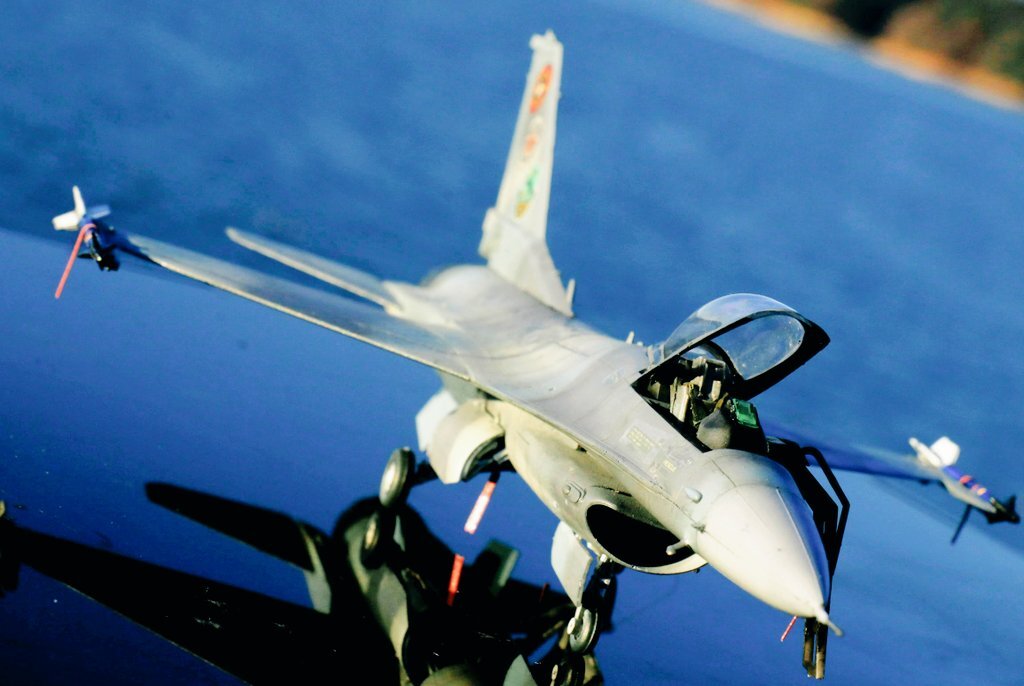 中国軍機レーダー照射に「トップガン」を例にSNSで反応