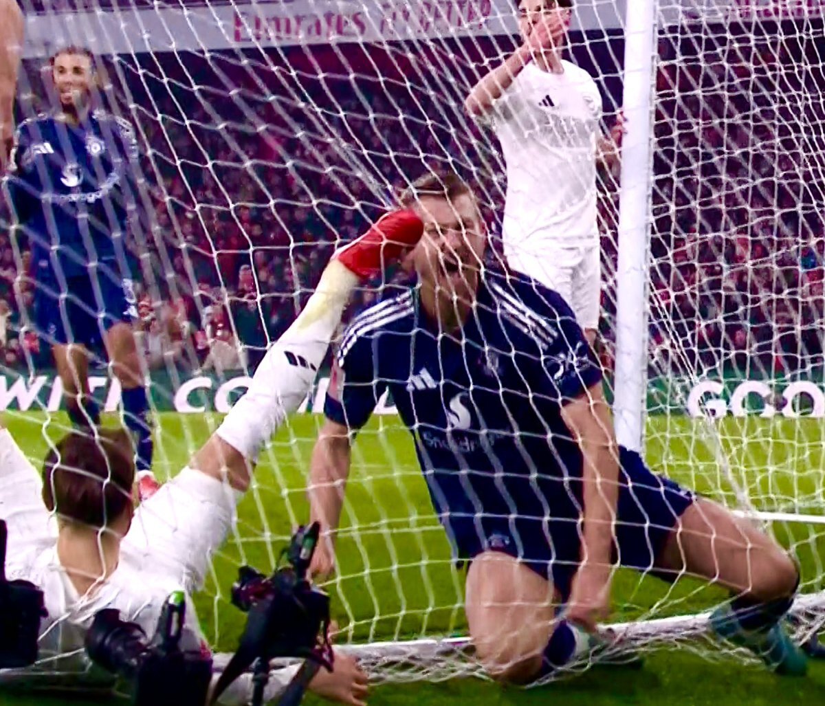 デリフト、マンチェスター・ユナイテッドで神業連発！