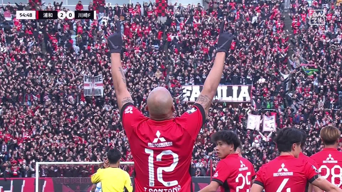 浦和レッズ、サンタナ・ホイブラーテンに別れを告げる500勝！