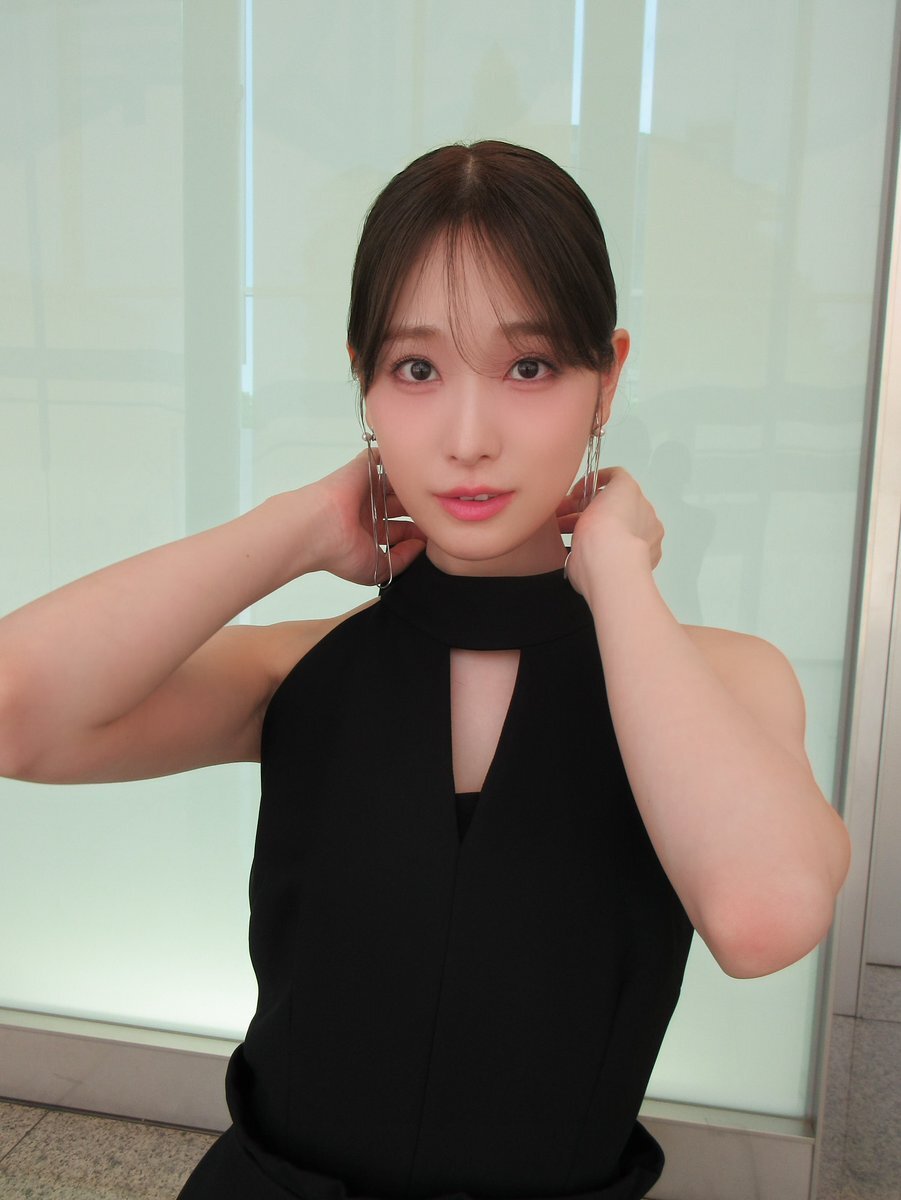 【大型配送タイプ】髙橋ひかるさん掲載ページ（A3サイズ配送）#7054 Amazon | 髙橋ひかる 2018年 カレンダー 壁掛け B2 CL-196