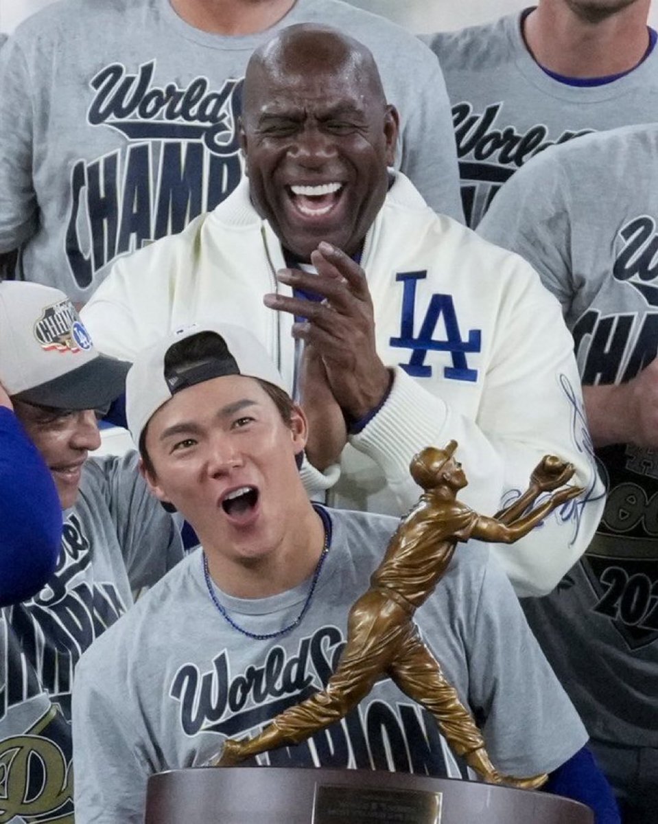山本由伸選手、マジックジョンソン氏も祝福！ドジャースの連覇を飾る！
