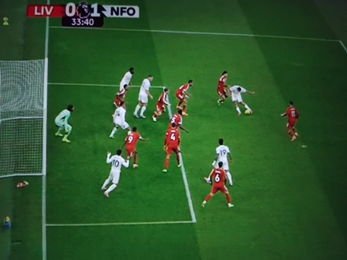 リバプール戦、フォレストの先制点シーンのオフサイド判定に議論沸騰