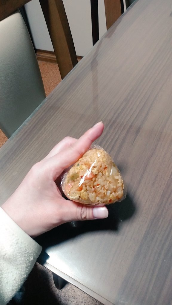 Adoのキムチチャーハン投稿にファンも食の連鎖反応！