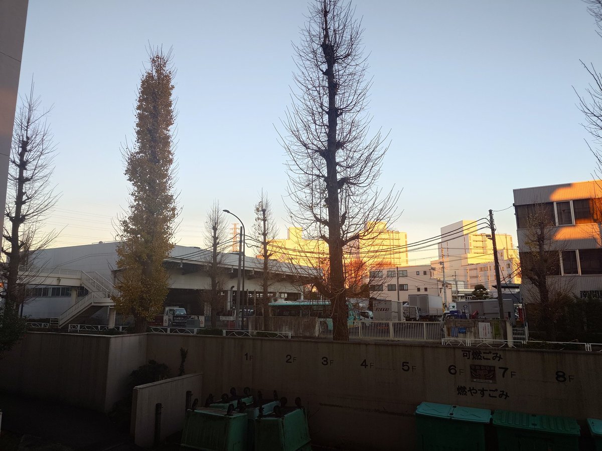 夜中2時、多くの人が目覚めたり活動したり