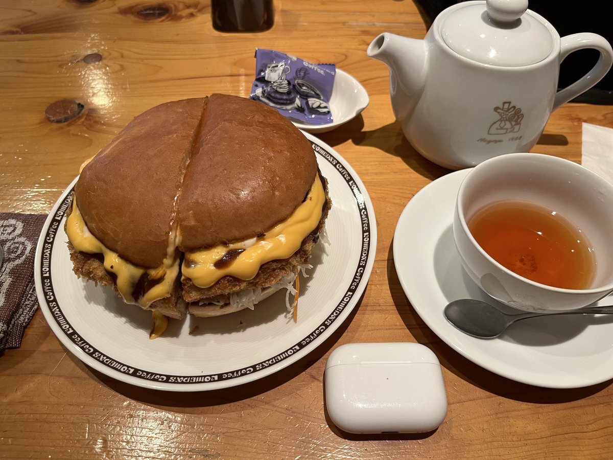 コメダのドデカメンチバーガー、一体どれくらい大きい？