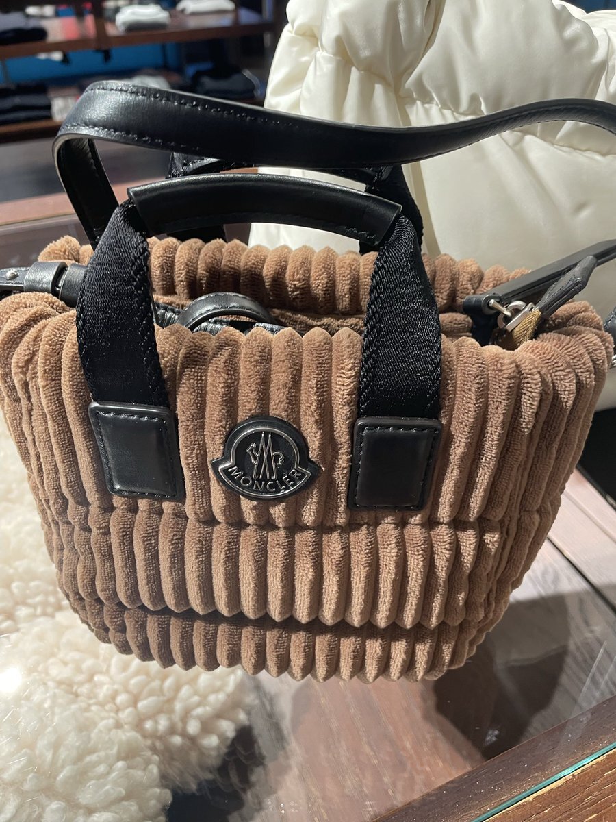 モンクレール、SNSで話題のアイテムは？