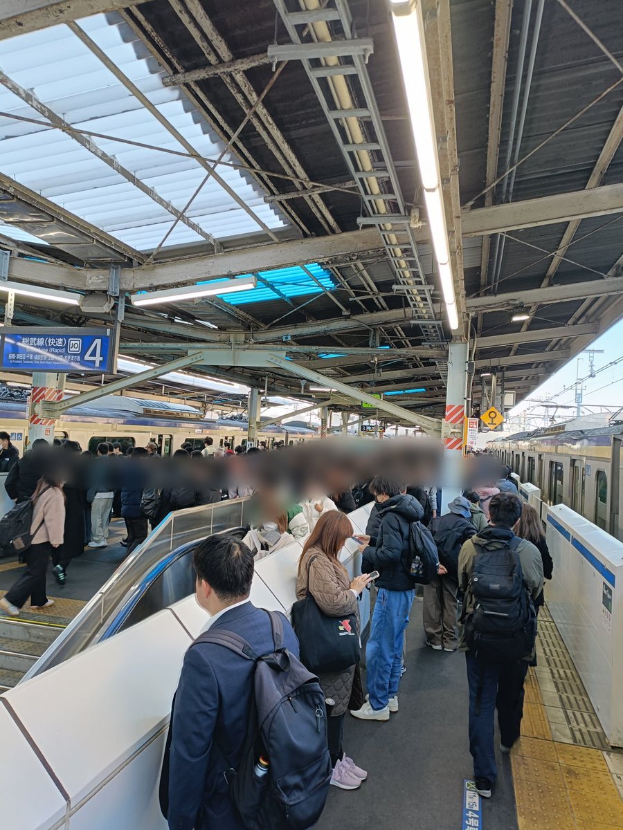 総武線快速、大規模遅延で利用者困惑
