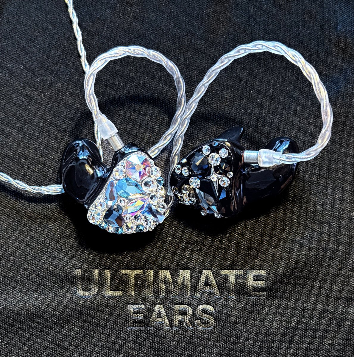 スワロフスキー、イヤモニ装飾からゴッホ椅子破壊まで話題に