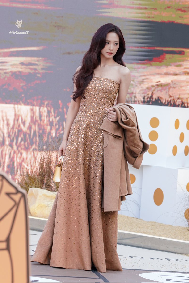 TWICE ツウィ、マックスマーラフォトコールで美しすぎる姿にファン歓喜！ 