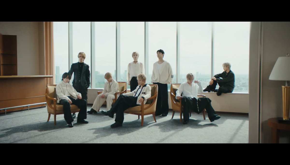 MAZZEL新曲MVにAAA「愛してるのに愛せない」オマージュ！