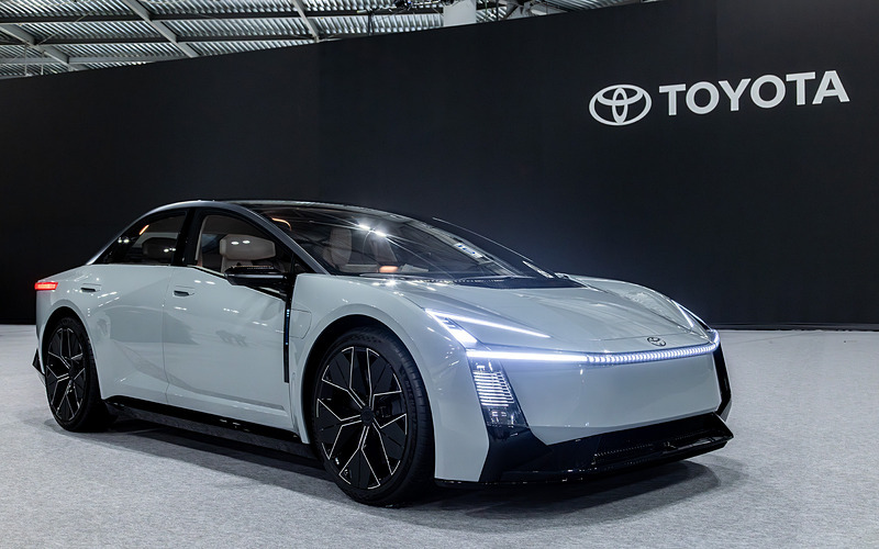 トヨタ、新型カローラコンセプトを発表！ 注目はマルチパワートレーンとスポーティなデザイン