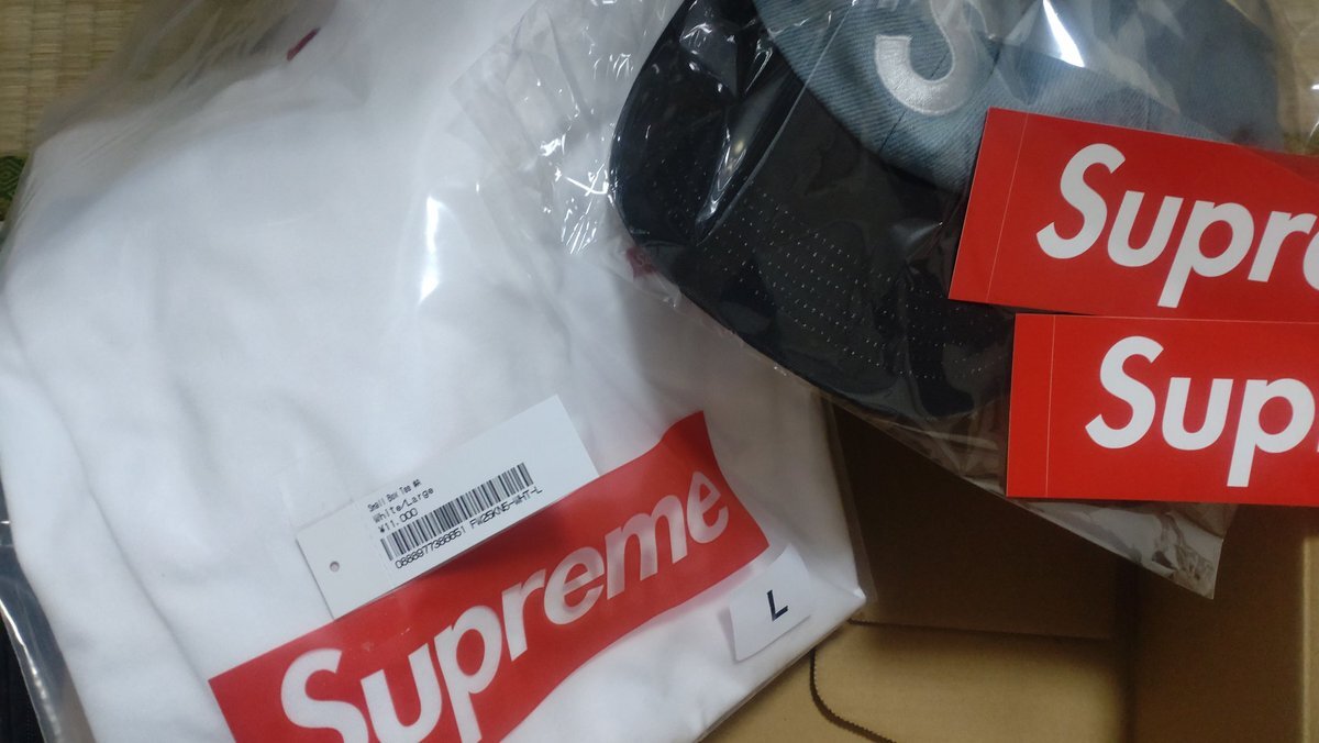 Supreme ノベルティー商品 シュプリーム2018年春夏コレクションのノベルティアイテムは