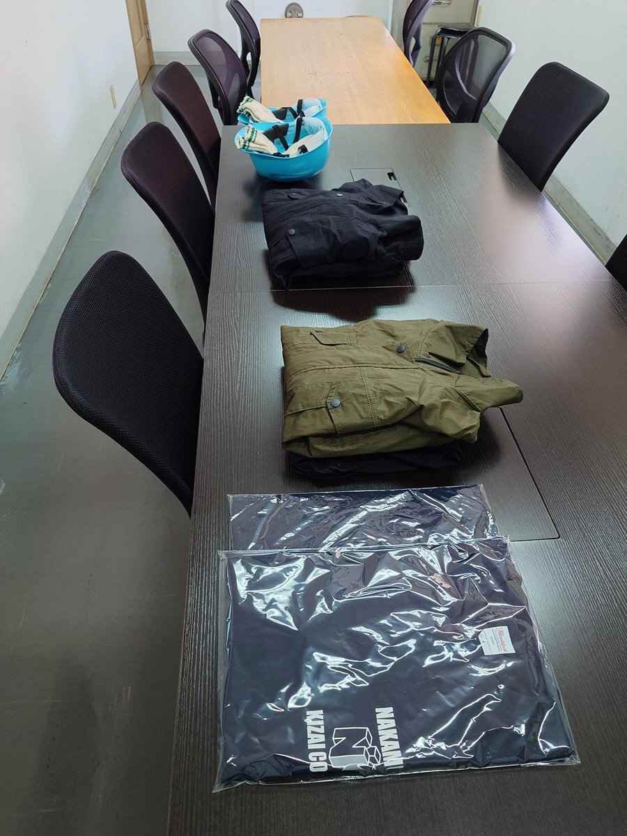 SNSで話題の長袖Tシャツ、どんなデザインが人気？