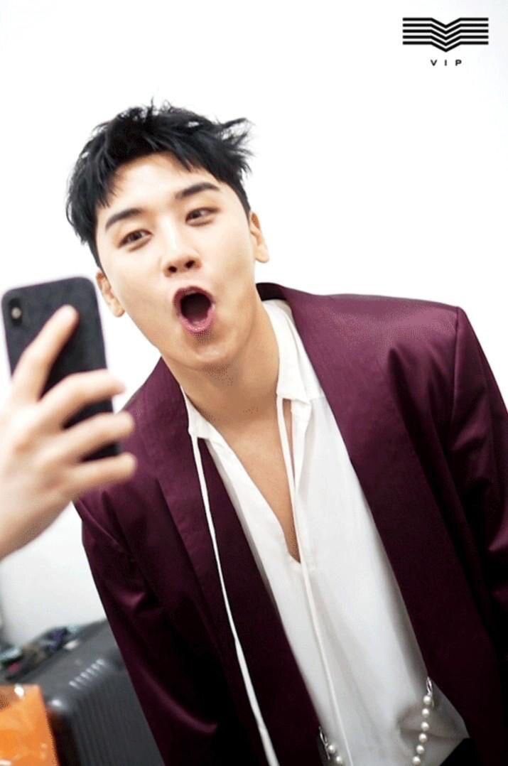 ジヨン&スンリ VI(スンリ)へ宛てたG-DRAGONの「予言」寄せ書きの内容に驚き