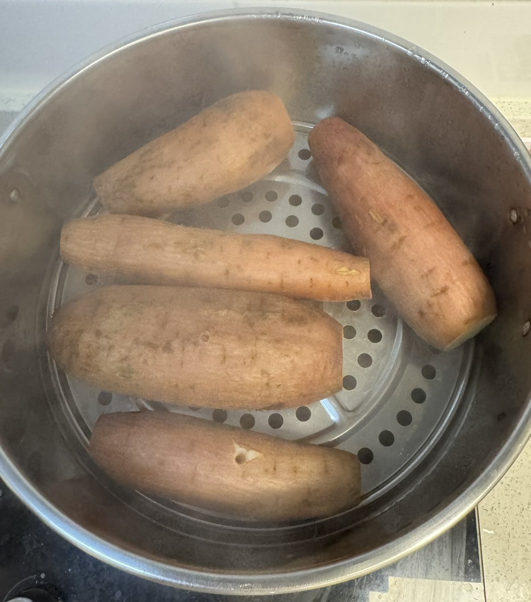 眠れない！SNSで睡眠不足の声続出