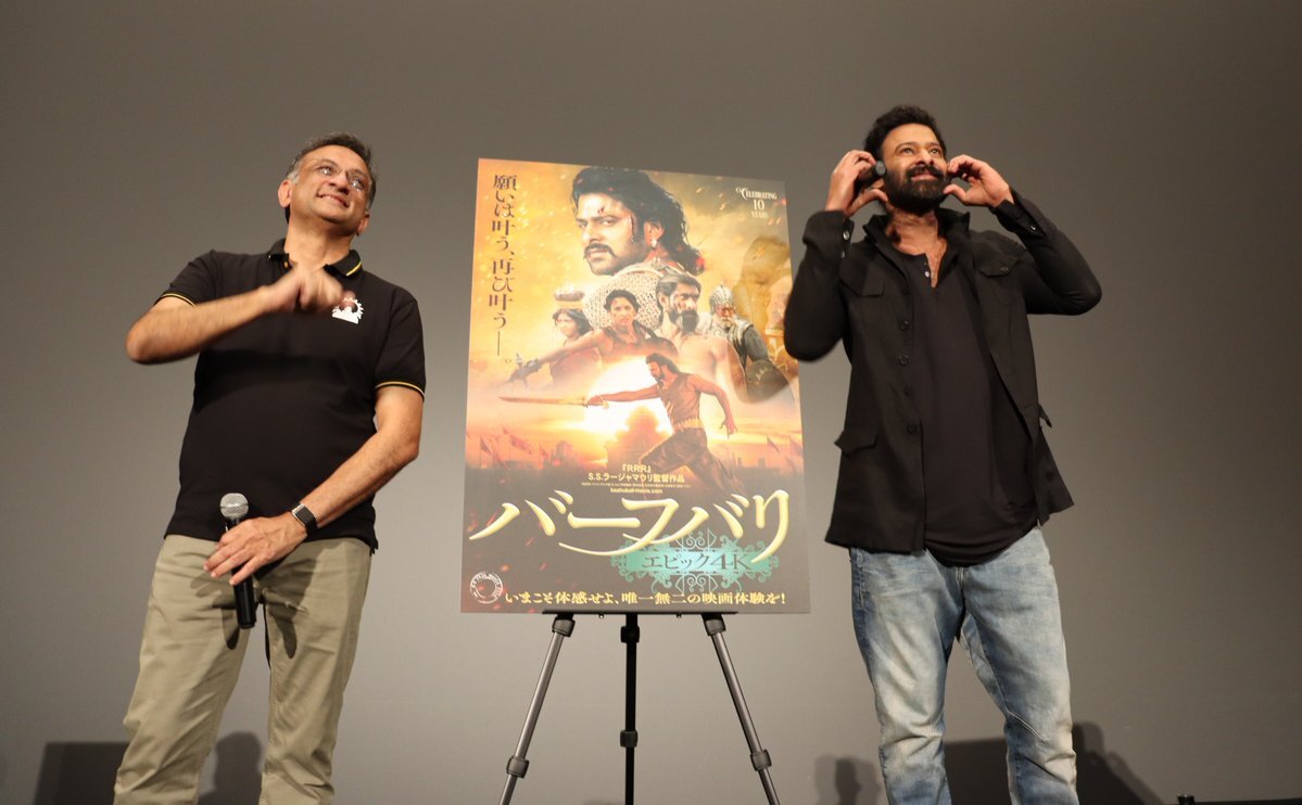 プラバース、池袋のバーでパニーニとピンクレモネードを！ファン歓喜