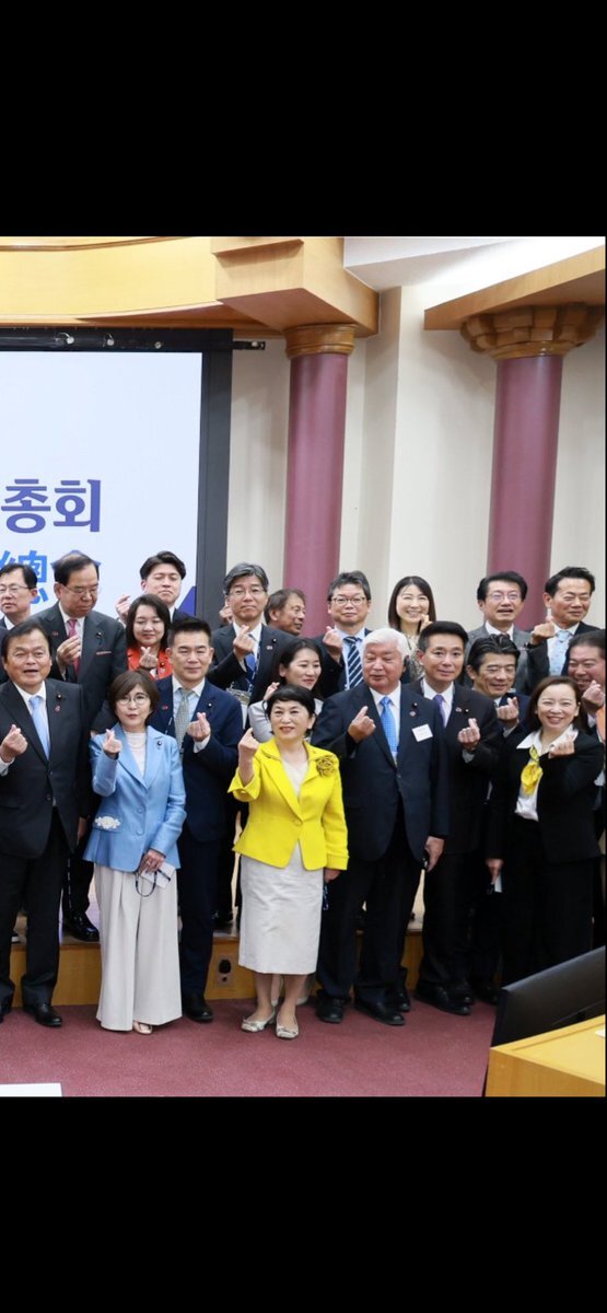 U17サッカー: 北朝鮮選手が試合前にグーパンチ