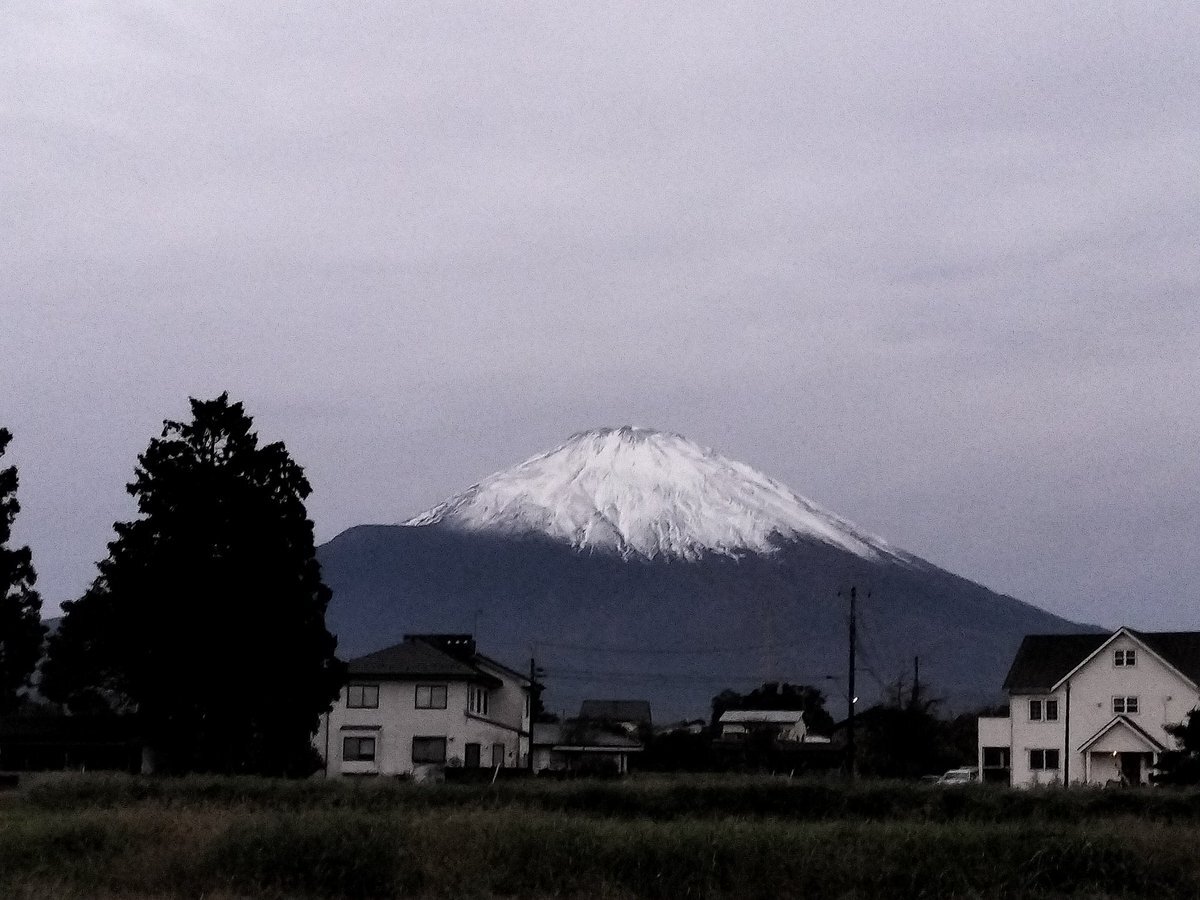 富士山に初冠雪！SNSで感動の声続出