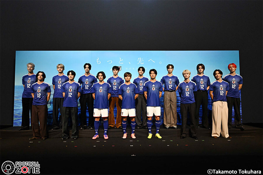サッカー日本代表の新ユニフォーム、SNSで話題に！