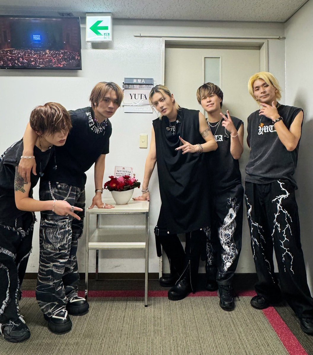 イヤモニ話題に！アーティストのエピソードやファンからの反応も