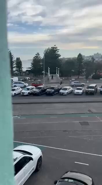 オーストラリア・ボンダイビーチでハヌカ祭りテロ攻撃、12人死亡