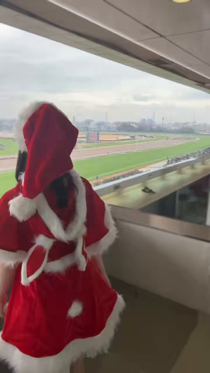 ウイニング競馬でサンタ姿の大久保先生にファン歓喜！