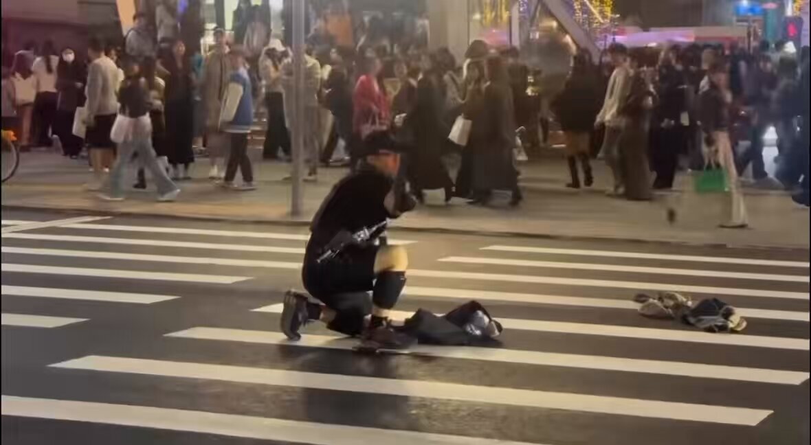 台北駅で無差別襲撃、容疑者飛び降り死亡