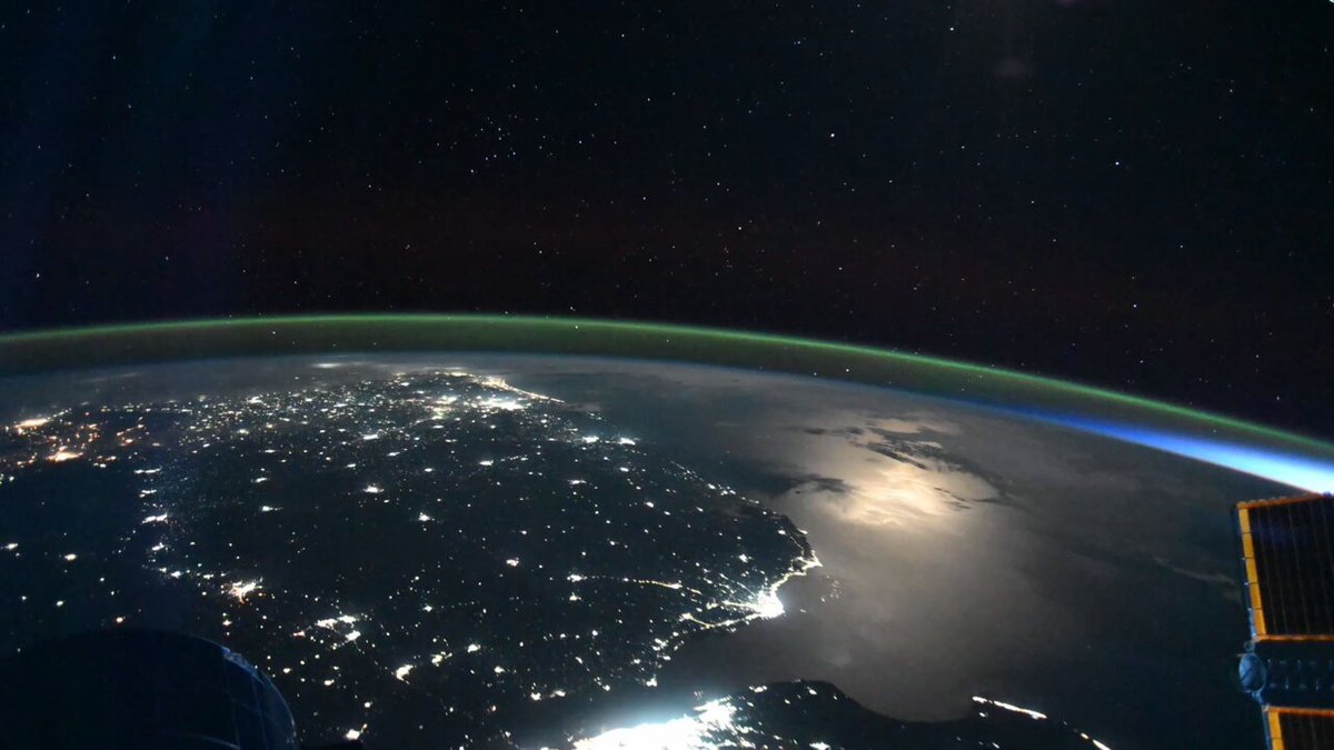 ISSの白夜明け！星空と軌跡を捉えた感動の投稿が話題に