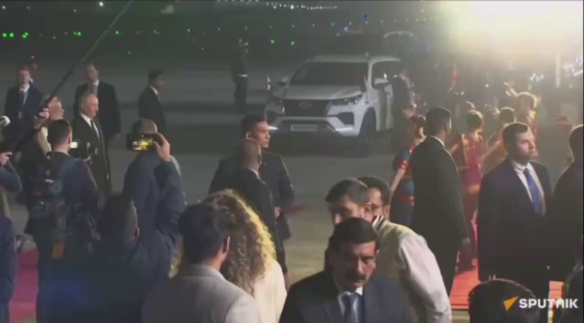 プーチン大統領、モディ首相が会談　インド訪問で貿易・防衛協議