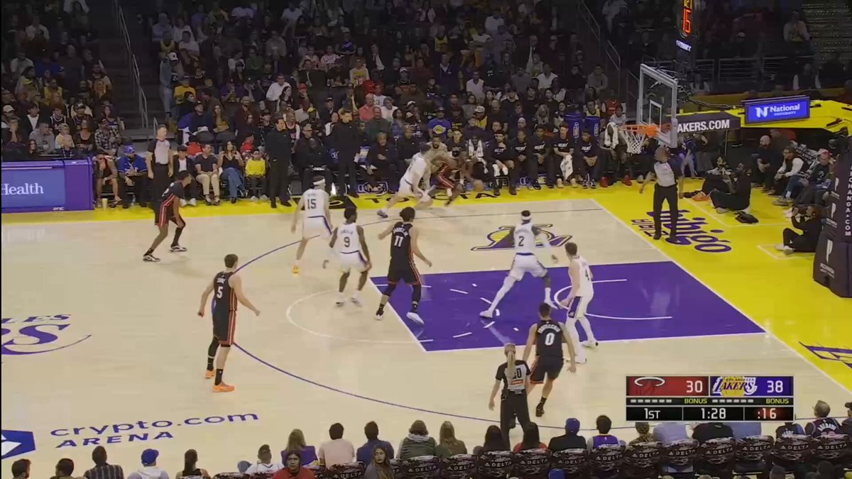 リーブスとブロニー、親子で魅せるアリウープは？